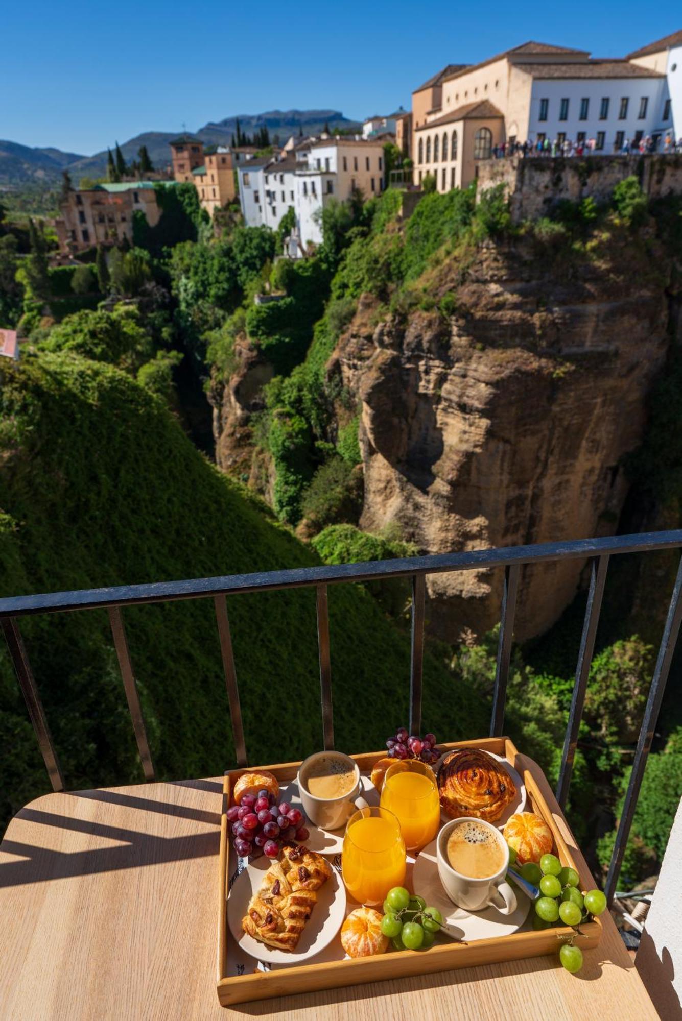 Las Vistas - Ronda Residence รอนดา ภายนอก รูปภาพ