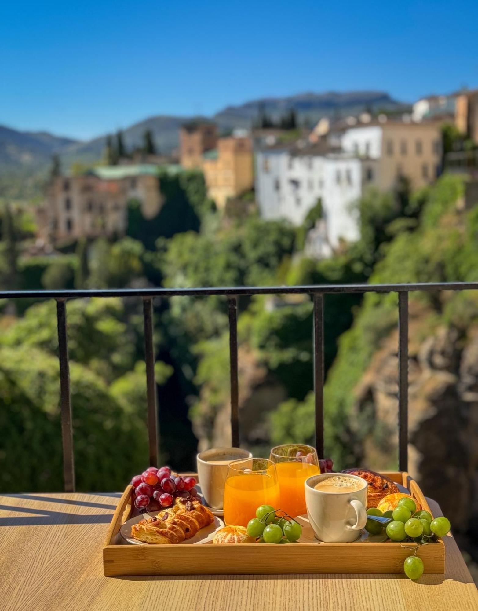 Las Vistas - Ronda Residence รอนดา ภายนอก รูปภาพ